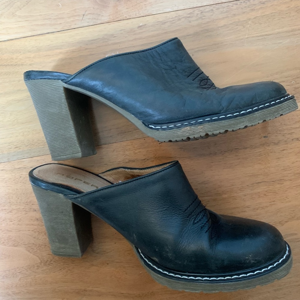 Woman’s Roper Leather Clogs - Picture 2 of 4